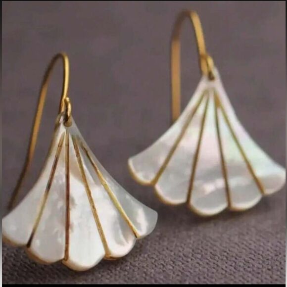 Anthropologie Jewelry - Ginkgo earrings A1333
